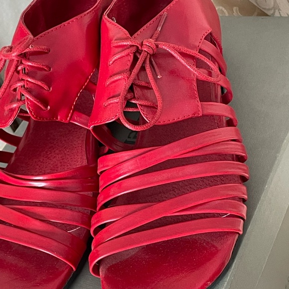 Antelope Red women sandals like new - Picture 8 of 13